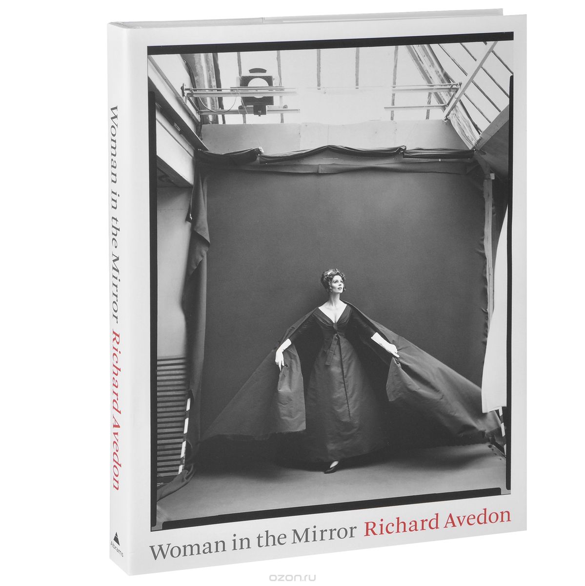 Скачать книгу "Woman in the Mirror, Richard Avedon"
